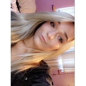 Meet your Posher, Emilee